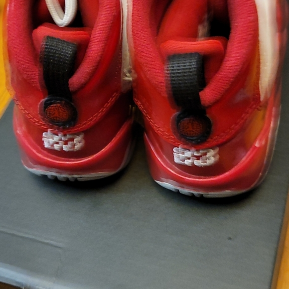 JORDAN BOY'S SNEAKERS SIZE US 10C - Picture 2 of 16